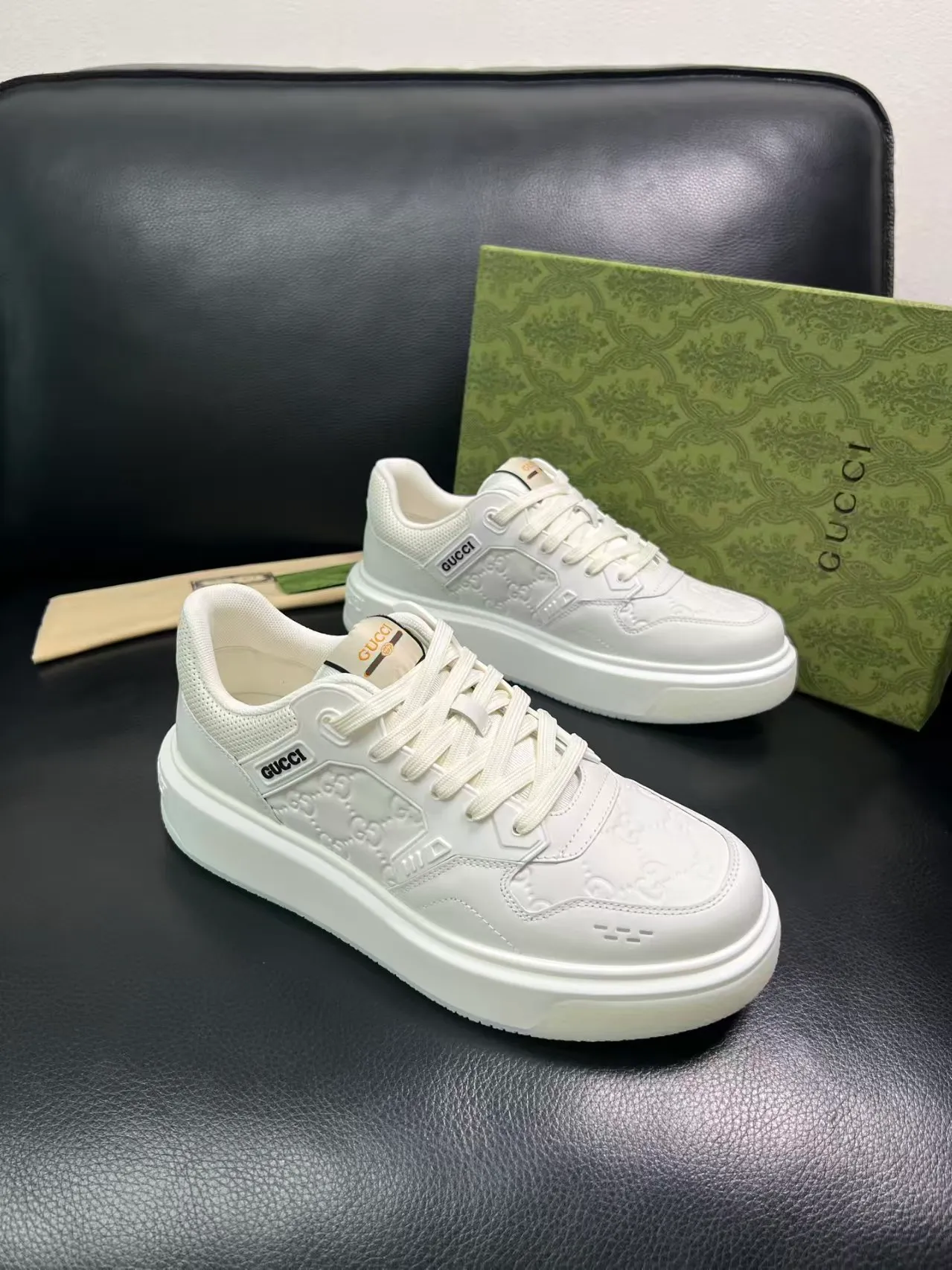 P460 new men's shoes GUCCI [Lightning] latest shoes are shipped. Original quality, fashionable, made of special materials, lining and mesh, brand new packaging. The foot feels super comfortable and the workmanship is impeccable Code number: 38-45 No. 058